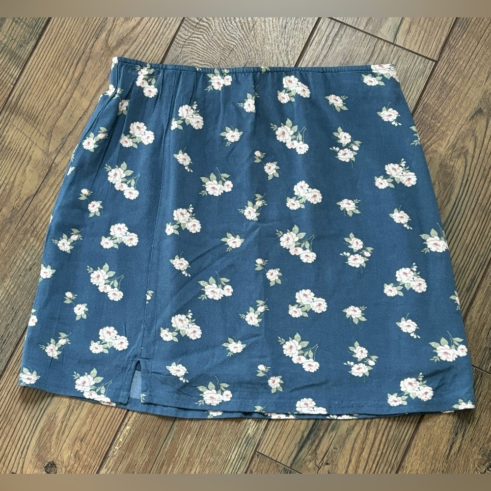 NWT American Eagle Blue Floral Skirt, size Medium